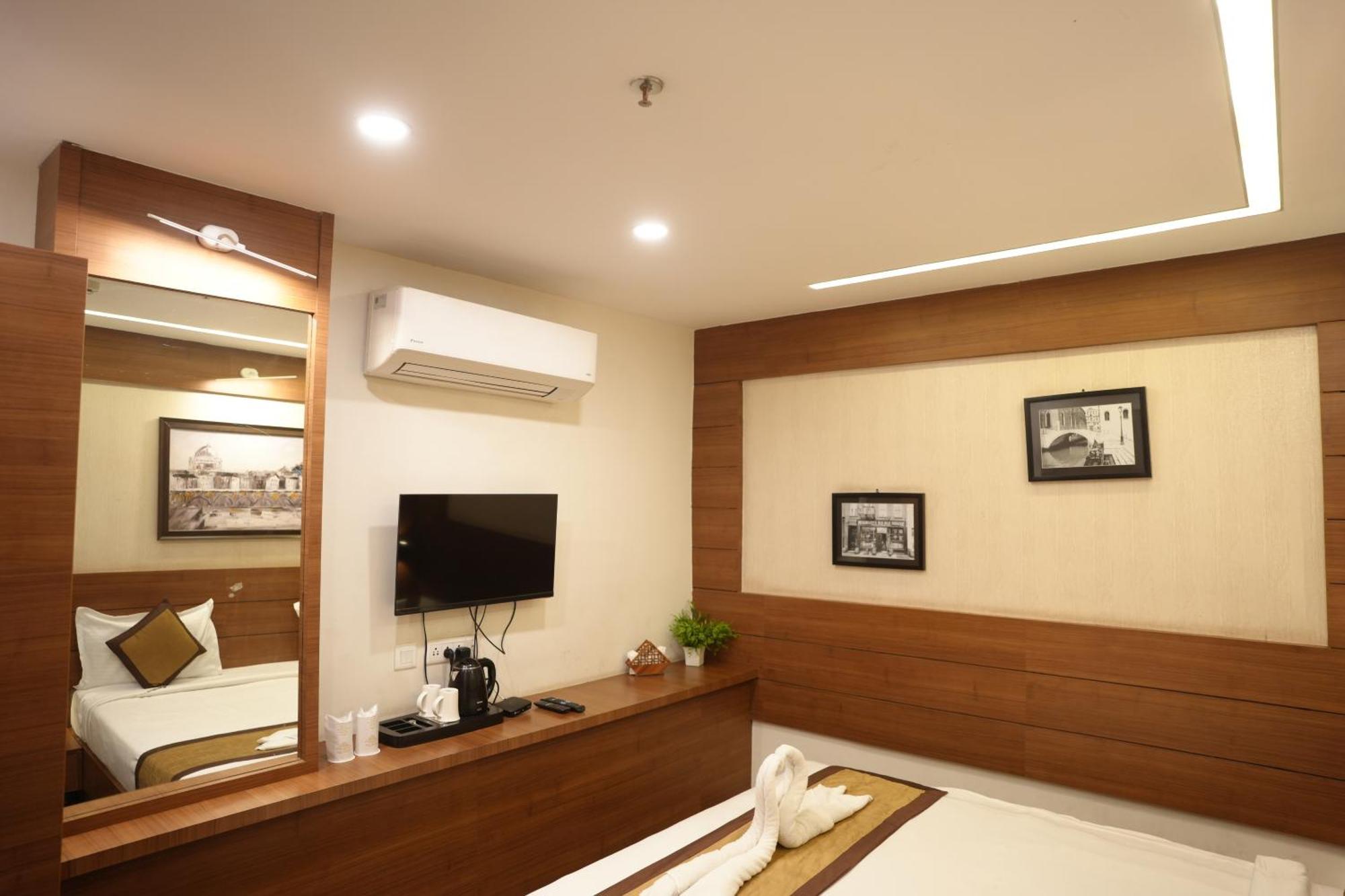 Hotel Silkhouse Premier Danapur Extérieur photo
